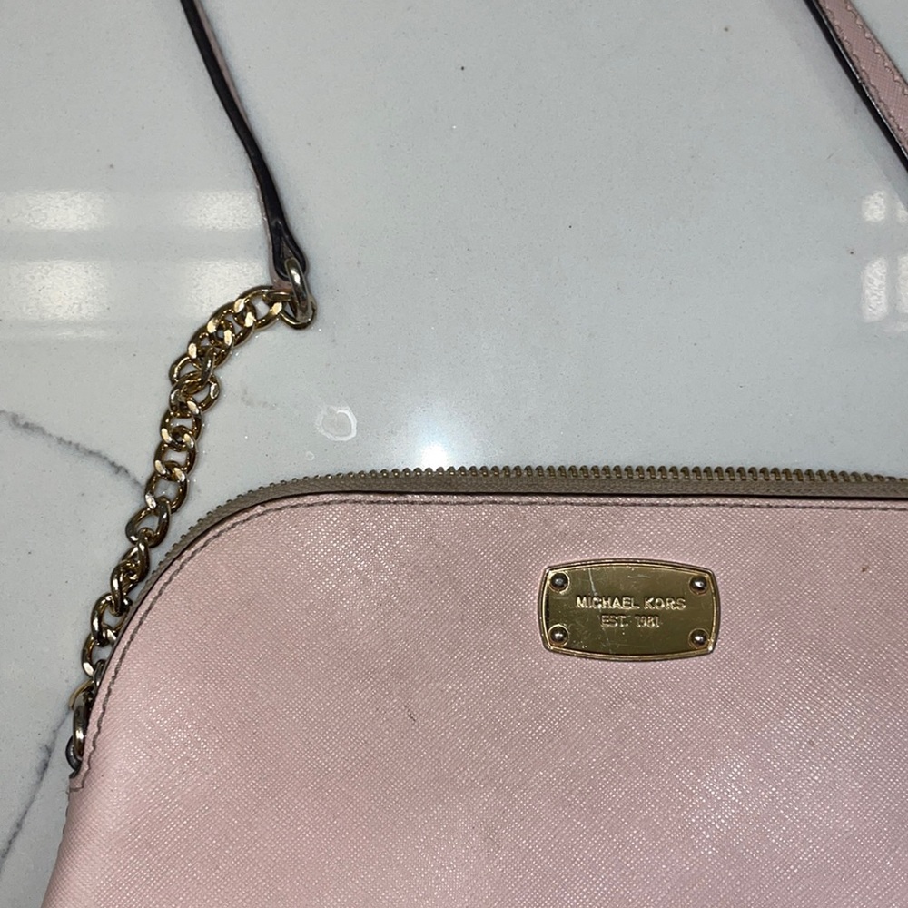 Ight pink MichaelKors crossbody purse